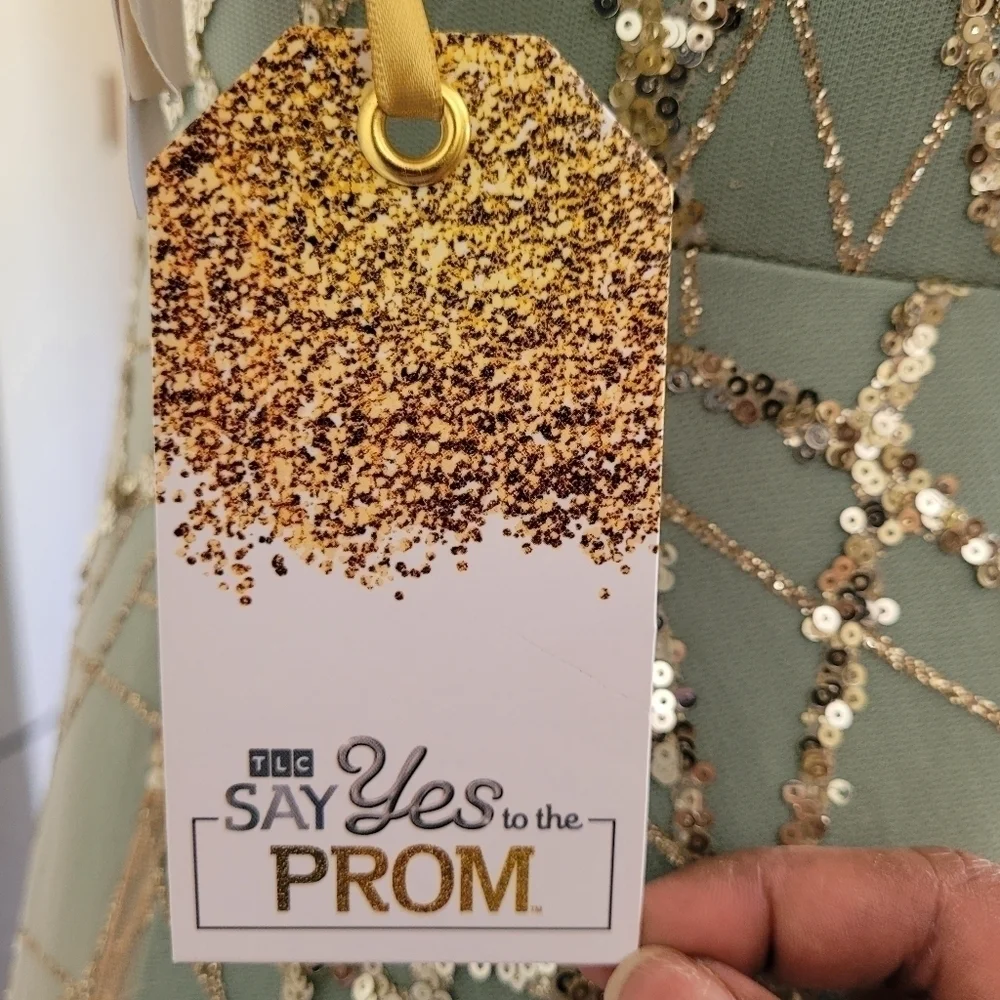 Say Yes Sequin Ball Gown Size 9 Juniors - Picture 16 of 17